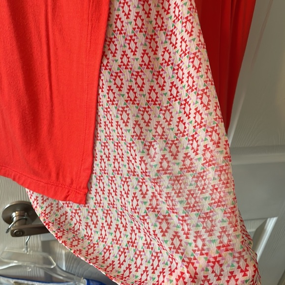 Fever high low top with small cuffed sleeves. Size large. Color burnt Orange - Picture 6 of 6